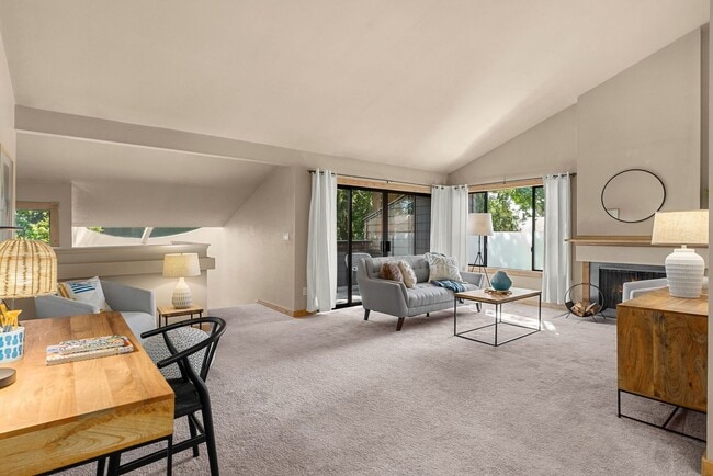 Photo - 2Bd/1.75Ba Kirkland Condo Unidad 65