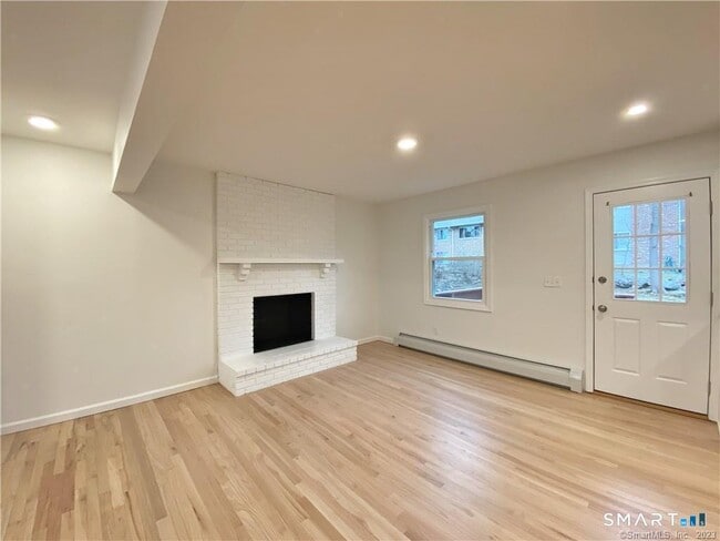 56 Taylor Pl