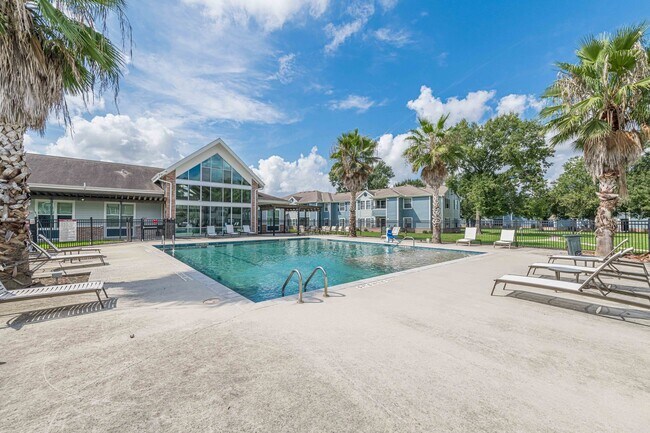 Lakecrest Village