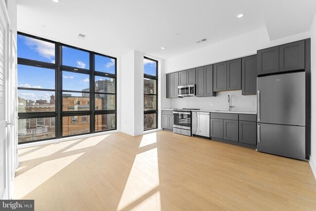 Building Photo - 1417 Belmont St NW Unit 208 Rental