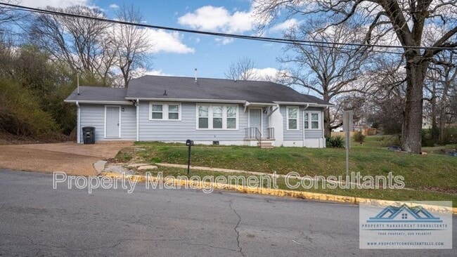 Photo - 901 Hermitage Dr