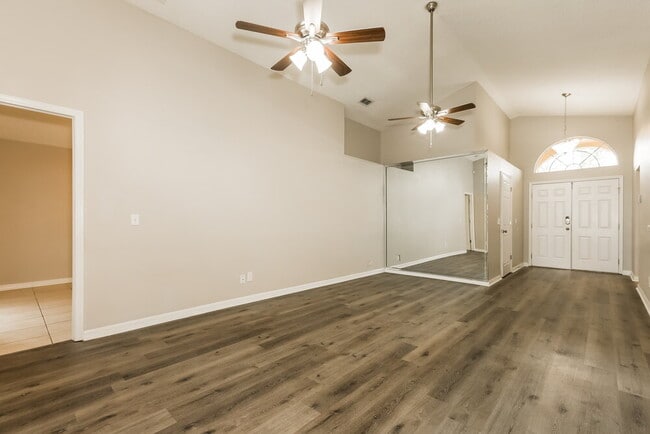 Photo - 2524 Gotham Way