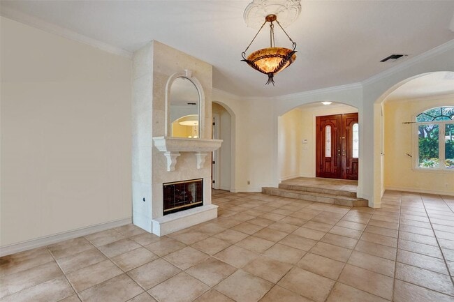 2700 Oak Tree Cir