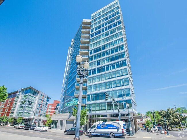 Building Photo - ***1 Bedroom Condo Next to Providence Park...