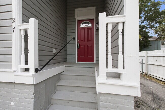 27 Maverick St