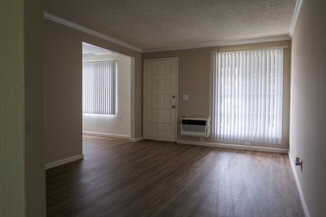 Photo - Tustin Villas Apartments