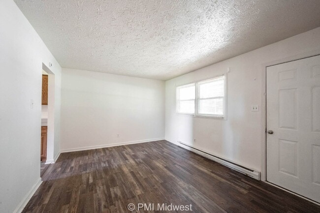 Photo - Charming 2-Bedroom Retreat at 570 W U.S. 52, Fountaintown – Cozy Comfort Awaits in 844 Sq Ft! Unidad 2A