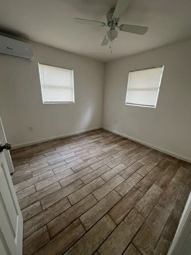 Photo - 611 Ave S NE