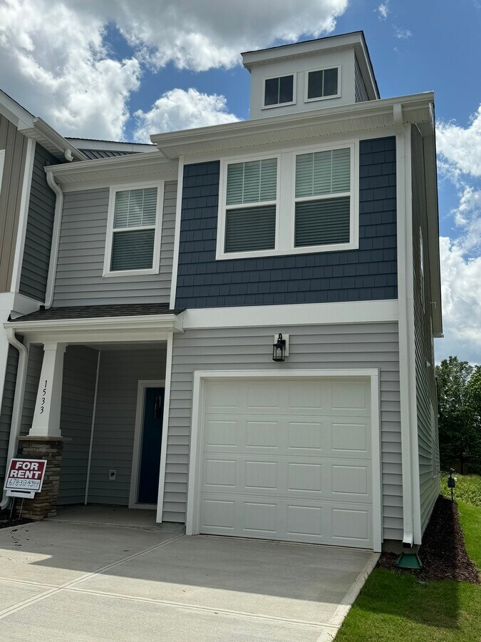 Unidad final a estrenar. 3 habitaciones, 2.5 baños, garaje para un auto, patio. - 1533 Rivermeade Dr