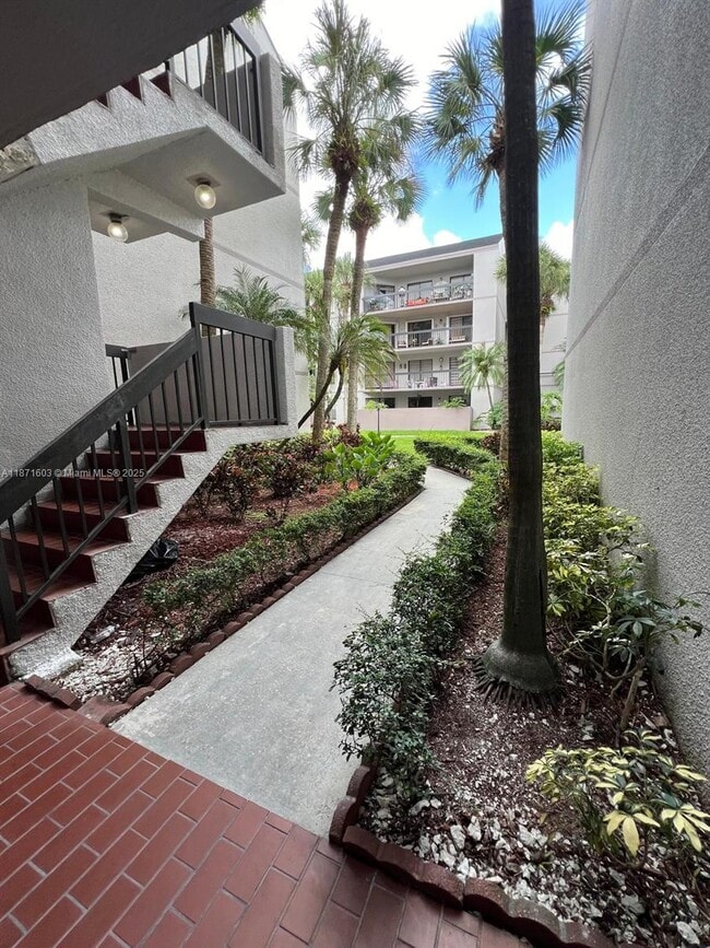 Building Photo - 8810 SW 132nd Pl Unit 103DN Rental