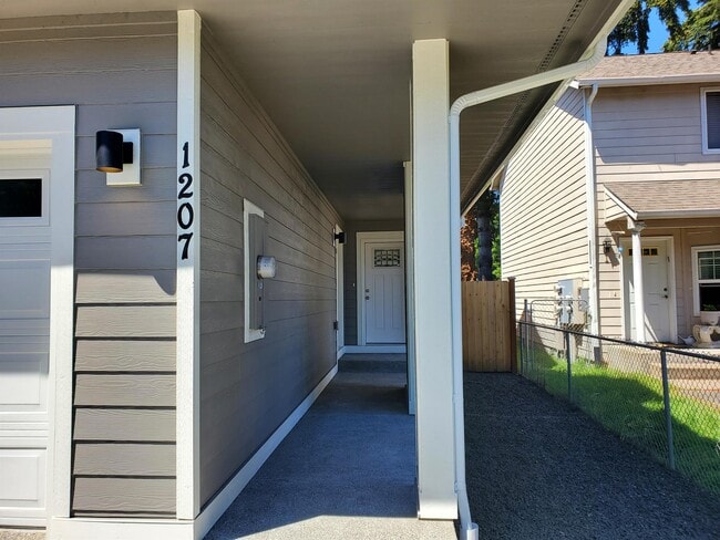 Photo - 1207 E St SE