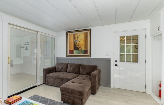 Photo - 852 Tarpon St SW