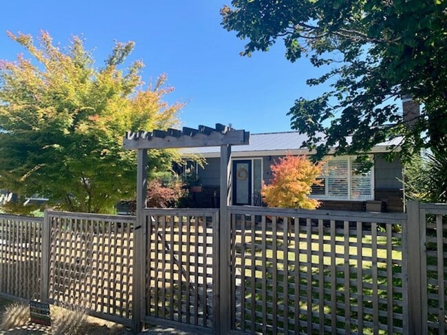 Building Photo - Spacious 4 Bedroom Magnolia Home Available June 12th