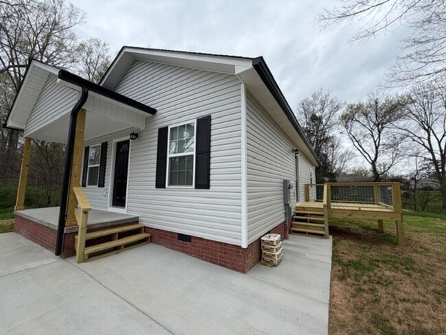 Photo - Beautiful New 3 Bedroom 2 Bath House!