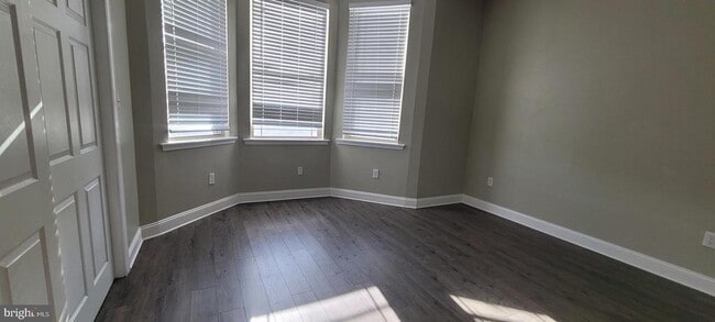 Photo - 4233 Lancaster Ave