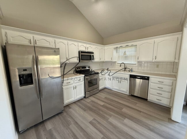 Photo - 308 NE Topaz Dr