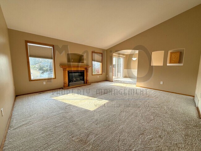 Photo - **MOVE-IN SPECIAL** Beautiful Private Comm...