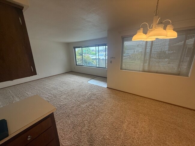 Building Photo - Miramar Unit 1