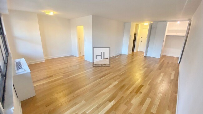 E 82 St