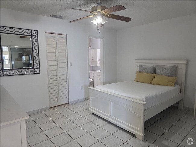 Building Photo - 13226 NW 5th Terrace Unit A Rental