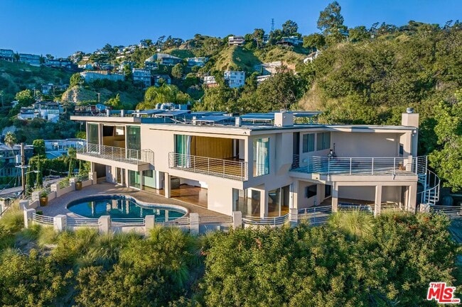 Building Photo - 8825 Hollywood Blvd