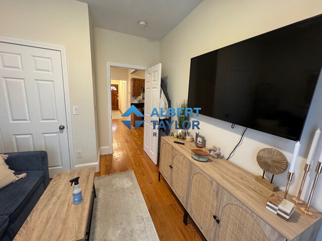 Building Photo - 58 Medford St Unit 1 Rental