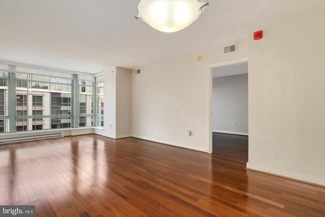 Photo - 1150 K St NW Unidad 1104