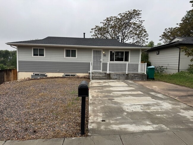 Charming 4-Bedroom Ranch with Office, Moun... - Charming 4-Bedroom Ranch with Office, Moun... House