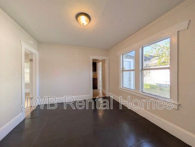 Photo - 1316 W 31st St