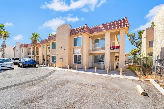 Building Photo - 5303 Del Gado Dr Unit Del Gado Dr. 5303 - #B