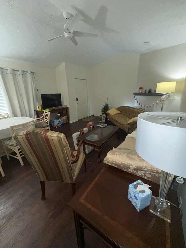 Photo - r1423a Unit B