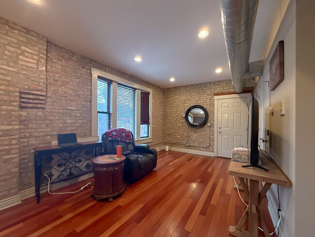 Photo - 1946 W Newport Ave Unit 3E