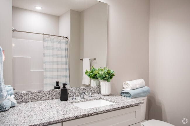 2BR, 2BA - 1,087SF - Bathroom