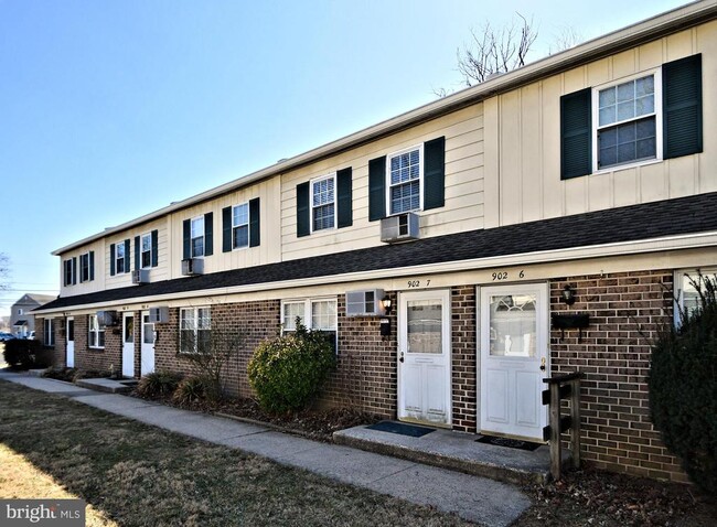 Photo - 902 N York Rd Townhome