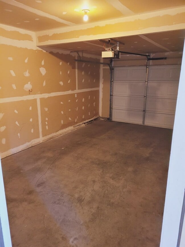 Photo - Bright & Convenient Townhouse Living!
