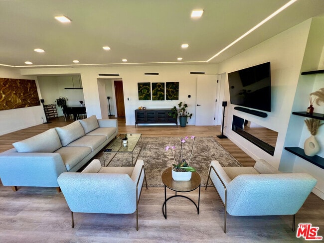 Photo - 838 N Doheny Dr Unidad A1102