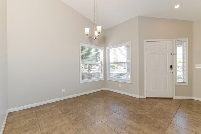 Photo - 541 Embassy Cir