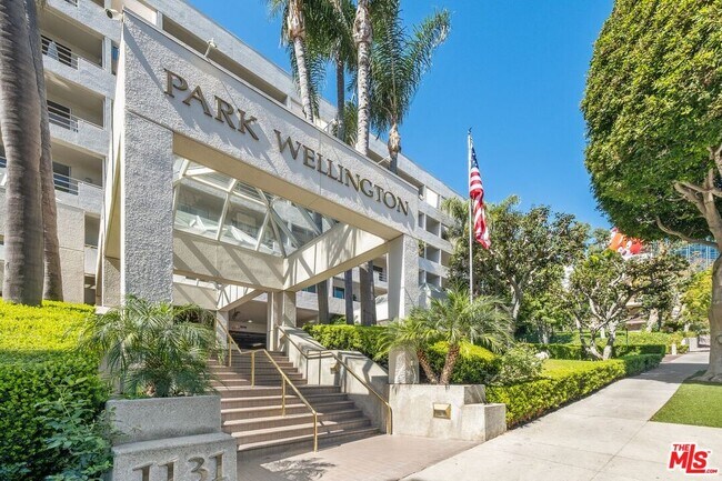 Building Photo - 1131 Alta Loma Rd Unit 106 Rental