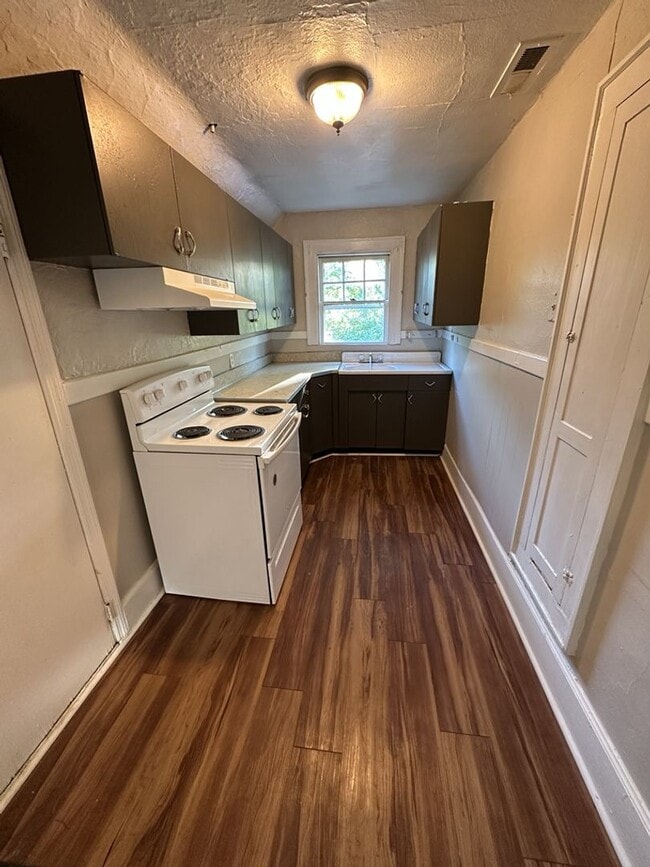 Photo - Affordable Upstairs Apartment – Housing Vouchers Welcome!