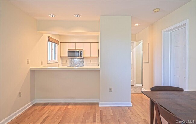 Photo - 16 Hudson Point Ln
