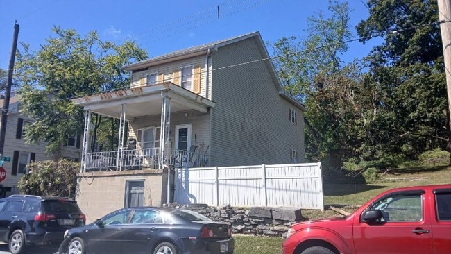 643 2nd St Unit 2nd