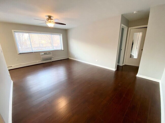 Photo - 8450 Skokie Blvd