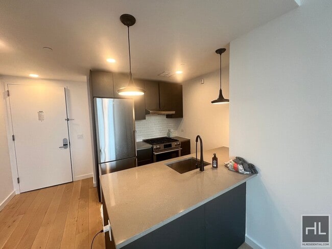 Northern Blvd | Flushing | 1 BR 1 BA, W/D & NO BROKER'S FEES
