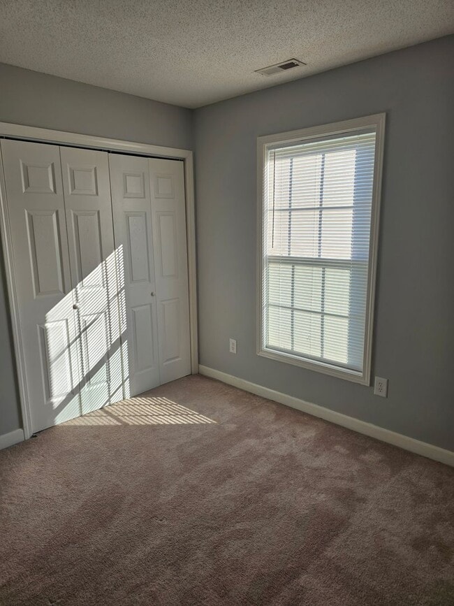 Building Photo - 3 Bedroom 2 Bath South Florence