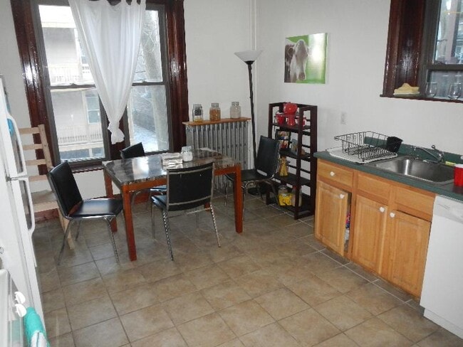 Photo - 174 Saint Alphonsus St Unidad #2