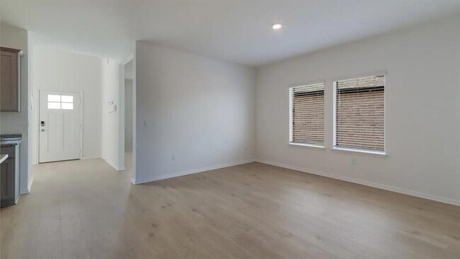 Photo - 2421 Cattle Baron Trl