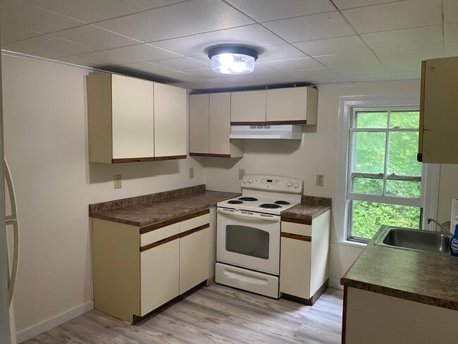 Building Photo - 56 Chapel St Unit 2