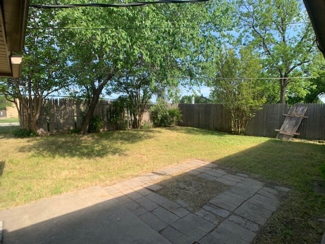 Building Photo - 3 Bedroom Northwest OKC!