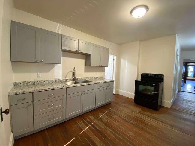kitchen - 66 Franklin St Unit 1