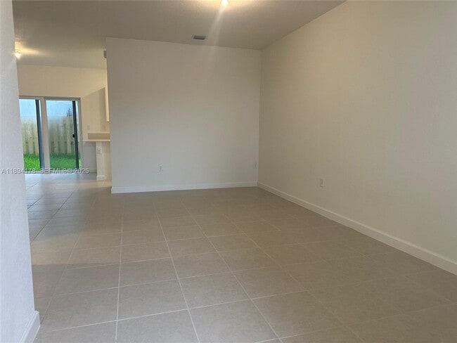 Photo - 2534 SE 27th Dr